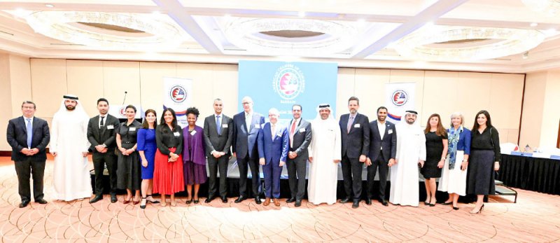 الرئيس التنفيذي لمجلس التنمية الاقتصادية يستعرض الخطط الاقتصادية للبحرين