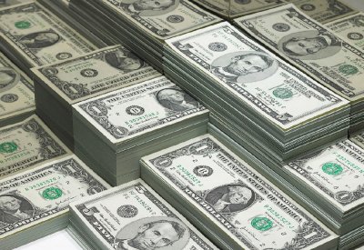 المجموعات المتعددة الجنسيات تواجه تبعات ارتفاع سعر الدولار