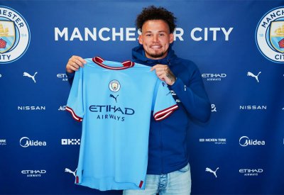 مانشستر سيتي يضم لاعب وسط ليدز كالفن فيليبس