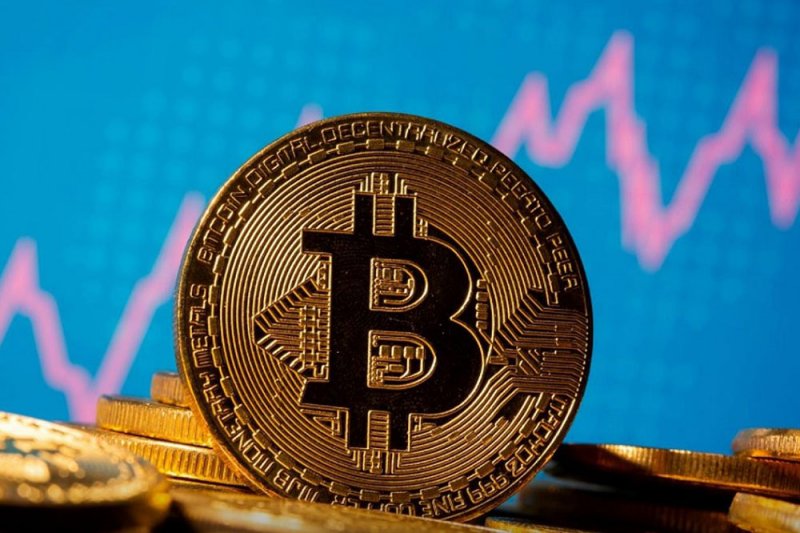 بيتكوين تهوي بنحو 60 % منذ بداية العام