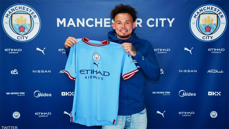 مانشستر سيتي يضم لاعب وسط ليدز كالفن فيليبس
