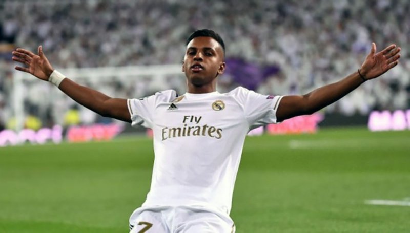 ريال مدريد يتفق على تمديد عقد نجم الريمونتادا
