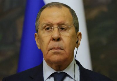 لافروف: نظام كييف يقصف شعبه بالأسلحة