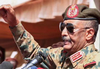 بالأسماء.. البرهان يعفي 5 أعضاء مدنيين من مجلس السيادة