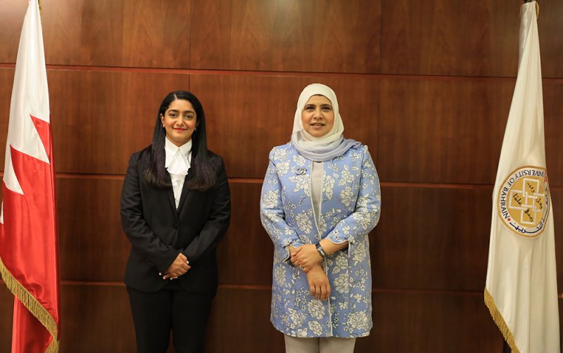 رئيسة جامعة البحرين تثمن النشاط العلمي المتميز لمديرة مركز التعلم الإلكتروني