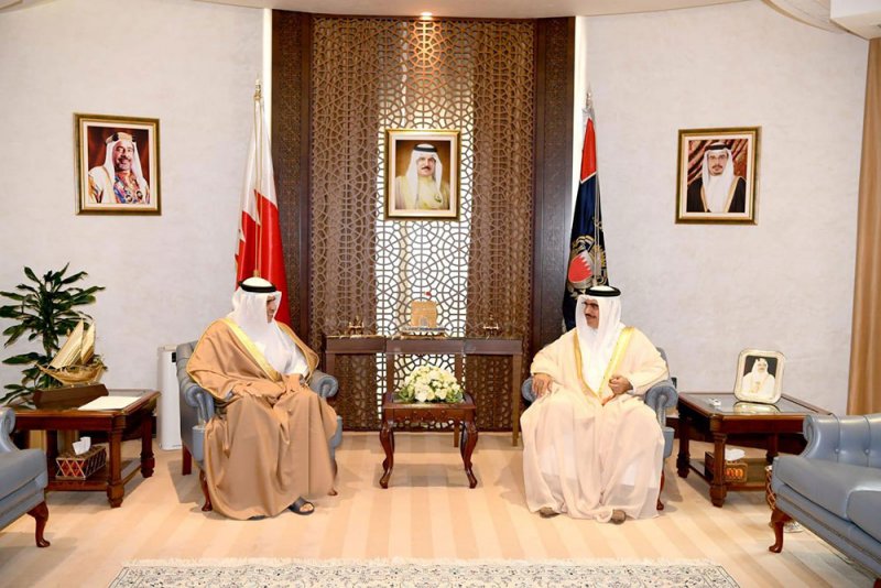 معالي وزير الداخلية يشيد بما حققه الرميحي خلال فترة توليه لوزارة شؤون الإعلام