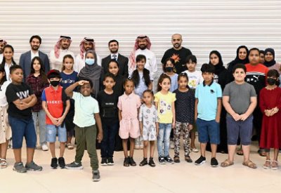“البحرين الإسلامي” يقدم كسوة العيد لأطفال “السنابل”