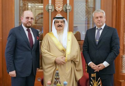 جلالة الملك المعظم يستقبل رئيس جمعية الصداقة والأعمال البحرينية الروسية ونائبه