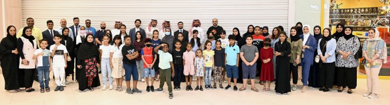 “البحرين الإسلامي” يقدم كسوة العيد لأطفال “السنابل”