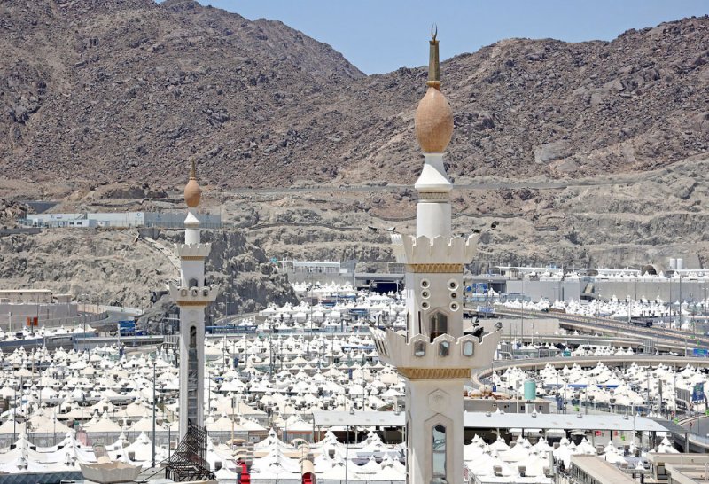 2094 بحرينيا ينطلقون لأداء مناسك الحج اليوم