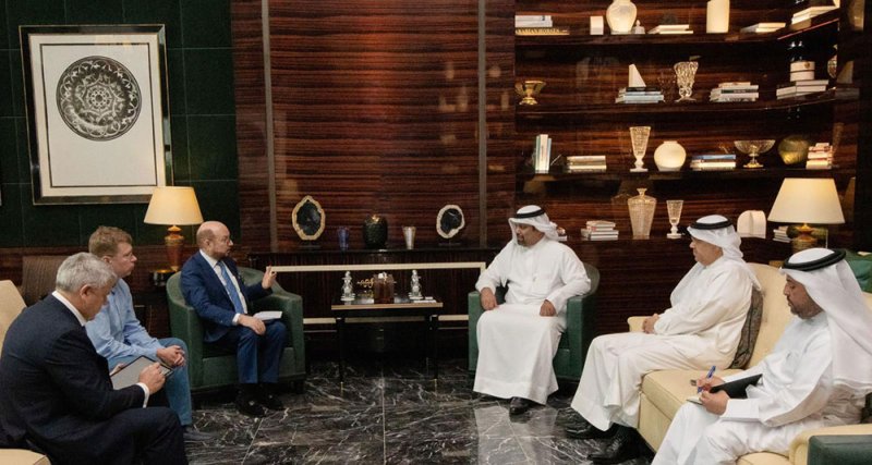 معالي وزير المالية والاقتصاد الوطني يستقبل رئيس جمعية الصداقة والأعمال البحرينية الروسية