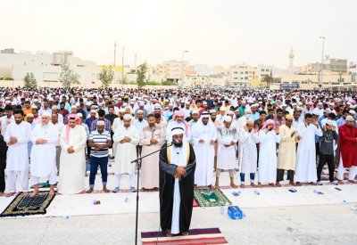 بالصور: المصلون يؤدون صلاة عيد الأضحى المبارك في مختلف مصليات ومساجد البحرين