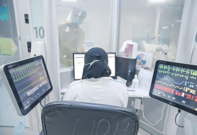 بالصورة: إثر أزمة قلبية.. زراعة منظم ضربات القلب لحاج ألماني مجانا