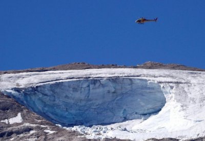 انتشال آخر جثة من ضحايا انهيار جليدي في إيطاليا