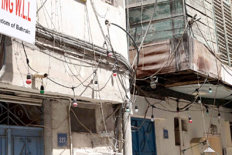 أسلاك الموت مازالت تتربص بالمارة بالمنامة القديمة