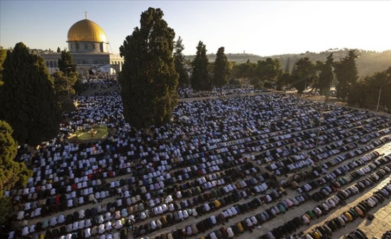 150 ألف مصل يؤدون صلاة عيد الأضحى في رحاب المسجد الأقصى