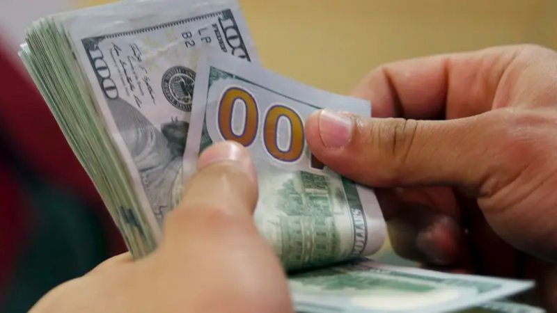 الدولار يستقر في تعاملات متقلبة.، وهذا السبب