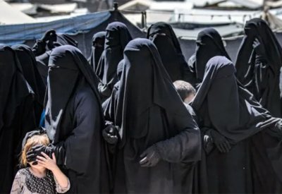 القضاء الفرنسي يوجه الاتهام إلى 8 نساء