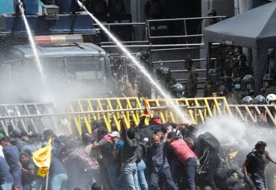 سريلانكا.. هكذا اندلعت ثورة جياع فوق أطلال دولة "مفلسة"