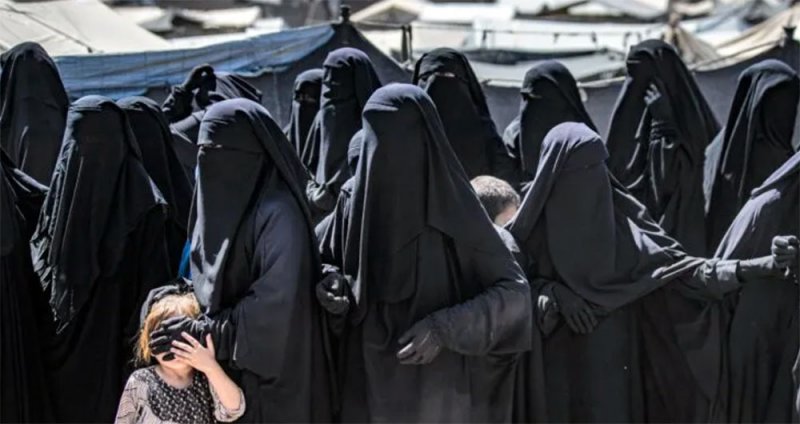 القضاء الفرنسي يوجه الاتهام إلى 8 نساء