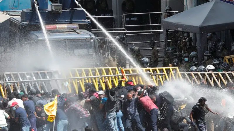 سريلانكا.. هكذا اندلعت ثورة جياع فوق أطلال دولة "مفلسة"