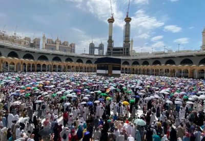 المسجد الحرام يمتلئ بالطائفين لوداع الحج