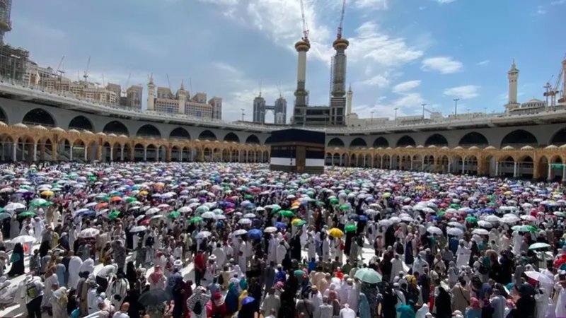 المسجد الحرام يمتلئ بالطائفين لوداع الحج