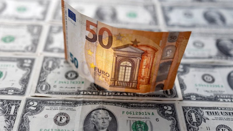 اليورو يتأرجح.. بيانات التضخم الأميركية "سيدة الموقف"