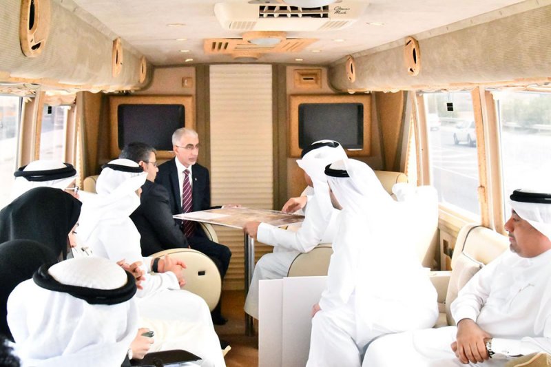 "الأشغال" تطلع وفد صندوق أبوظبي للتنمية علىمشروع توسعة شارع الشيخ زايد