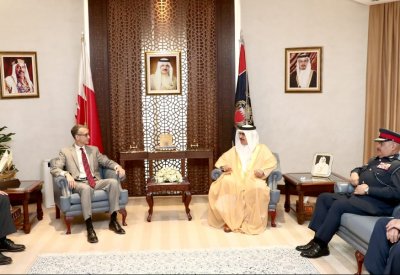 معالي وزير الداخلية يشيد بانضمام البحرين إلى برنامج الدخول العالمي