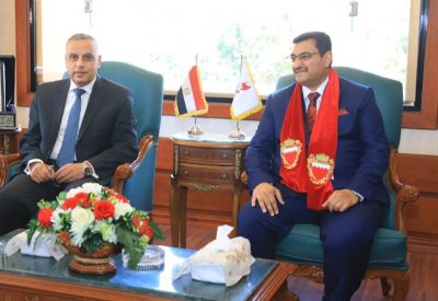 تكريم الحوسني بالقاهرة بلقب سفراء الإنسانية المتميزون
