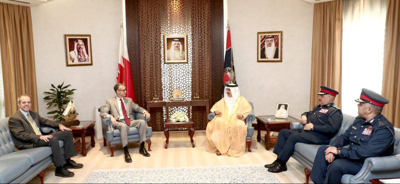 معالي وزير الداخلية يشيد بانضمام البحرين إلى برنامج الدخول العالمي