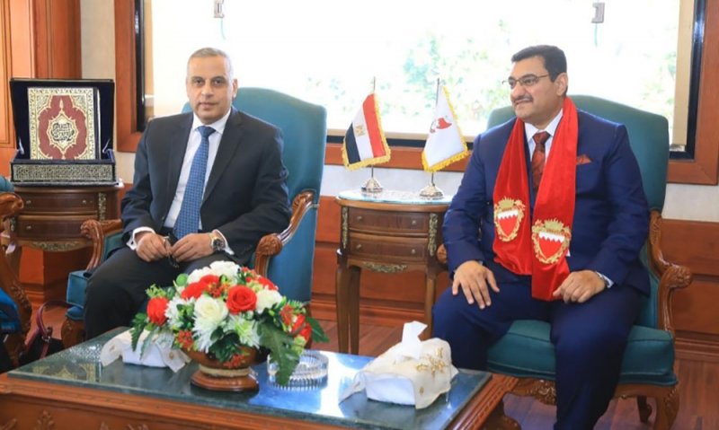 تكريم الحوسني بالقاهرة بلقب سفراء الإنسانية المتميزون