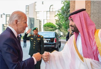 ولي العهد السعودي يستقبل بايدن في قصر السلام بجدة
