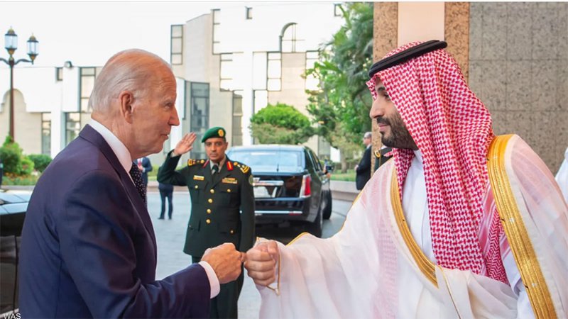 ولي العهد السعودي يستقبل بايدن في قصر السلام بجدة