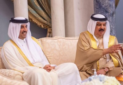 جلالة الملك المعظم يلتقي أمير دولة قطر على هامش مؤتمر قمة جدة للأمن والتنمية