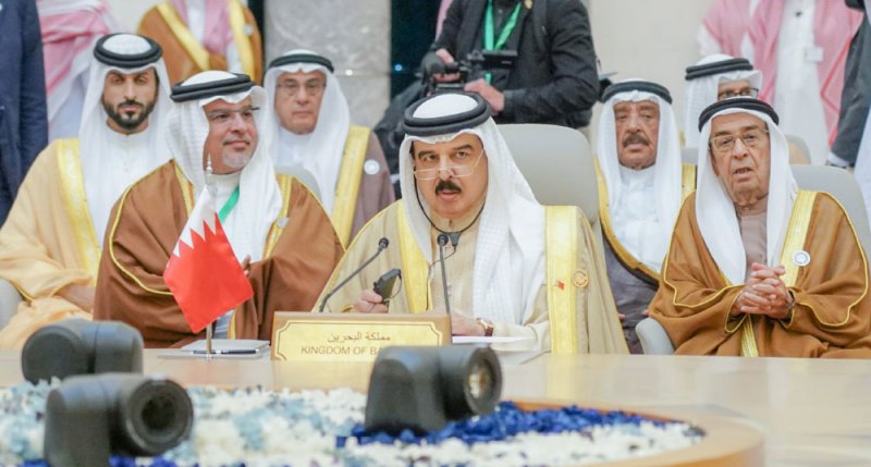 الملك المعظم متفضلًا بإلقاء كلمة جلالته: التدخل المباشر في الشؤون الداخلية للدول من أخطر التحديات القائمة