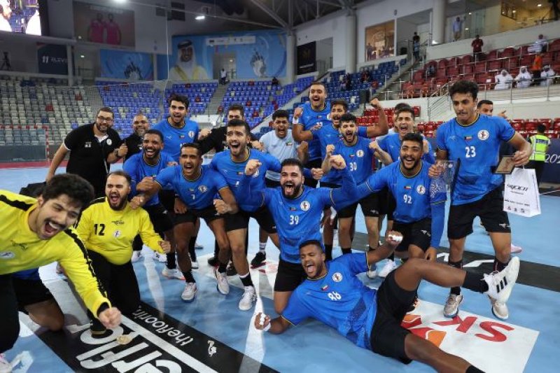 بالصور.. فرحة جمهور ولاعبي الكويت