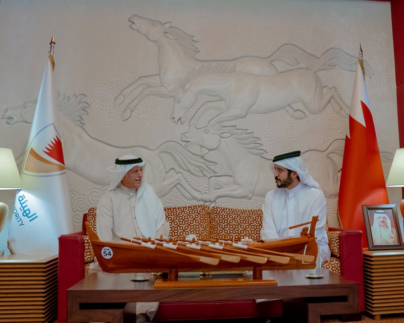 خالد بن حمد يشيد بنجاح المعرض الدولي الأول للرماية