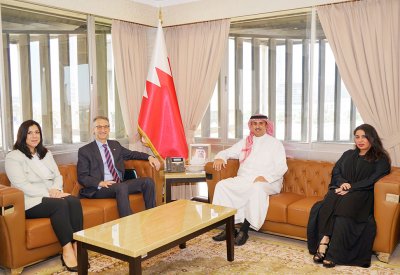 وزير العدل يستقبل السفير الأمريكي لدى مملكة البحرين