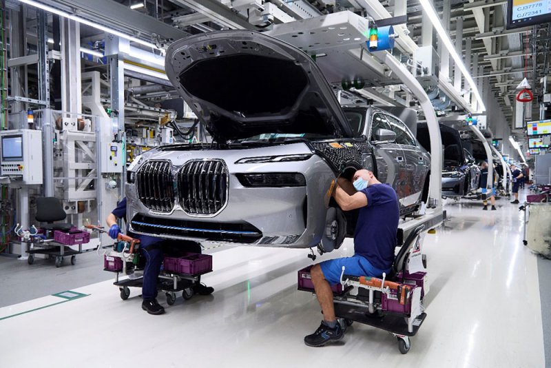 بدء إنتاج  BMW الفئة السابعة الجديدة في دينجولفينج