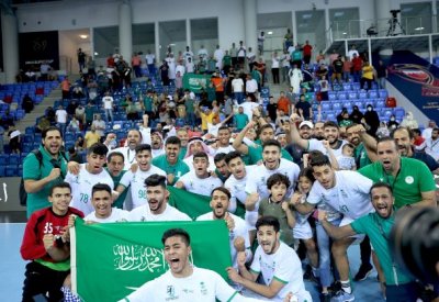 بالصور.. أفراح "سعودية" بالبطاقة المونديالية