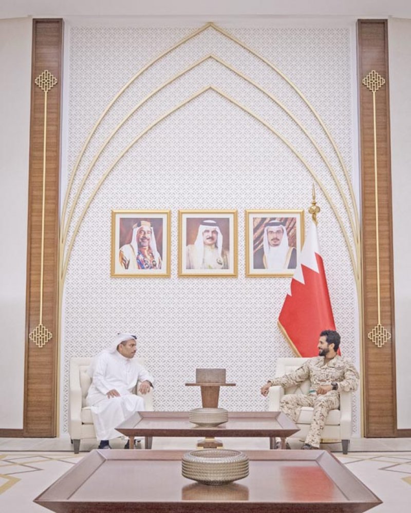ناصر بن حمد: دور بارز لوزارة الإعلام في إبراز الانجازات البحرينية