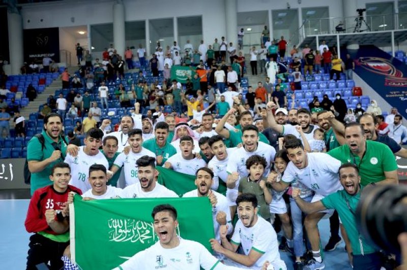بالصور.. أفراح "سعودية" بالبطاقة المونديالية