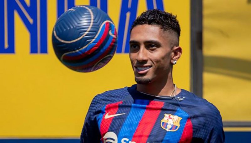 رافينيا: برشلونة أفضل من ريال مدريد