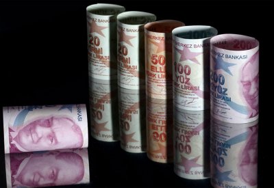 الليرة التركية تهبط لأدنى مستوى هذا العام بعد تثبيت الفائدة