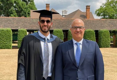 عمر نبيل كانو يتخرج من جامعة بريطانية عريقة