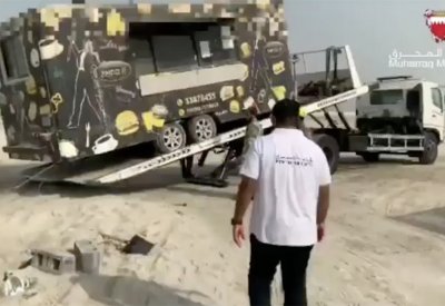بالفيديو: سحب عربات "فود تراك".. لهذا السبب