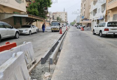بالصور: رصيف بمنتصف الشارع يؤرق سكان هذه المنطقة
