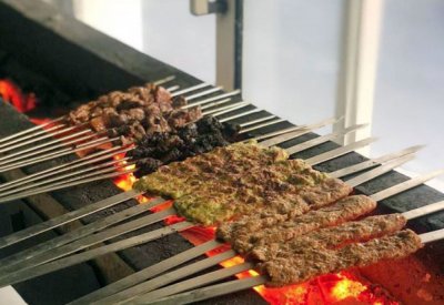 محلات تبدأ بتقليص دينار التكة من 7 أسياخ إلى 5